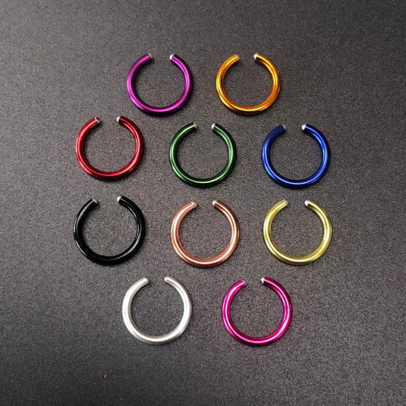 《選べる10色》カラーイヤーカフ 2枚目の画像