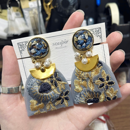 【専用】【2way*】さんかくシルバーピアスにインド刺繍リボンタッセル 専用】【2way*】さんかくシルバーピアスにインド刺繍リボンタッセル