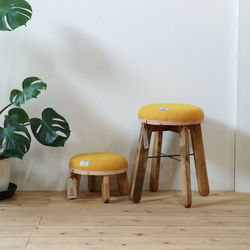 送料無料【イエロー×ブラウン】ハリスツイードで仕立てたアンティークな風合いのスツール　椅子　木製 8枚目の画像