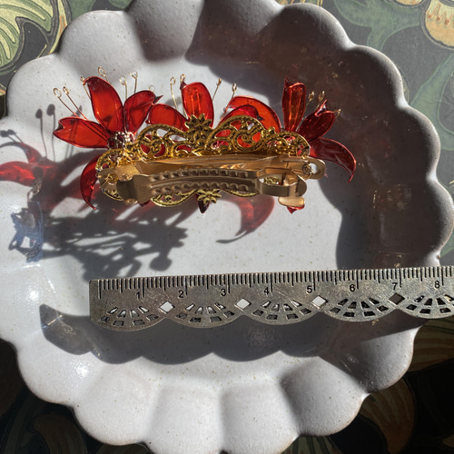 彼岸花【ポニーフック/バレッタ/ヘアクリップ/ブローチ】 ヘアクリップ