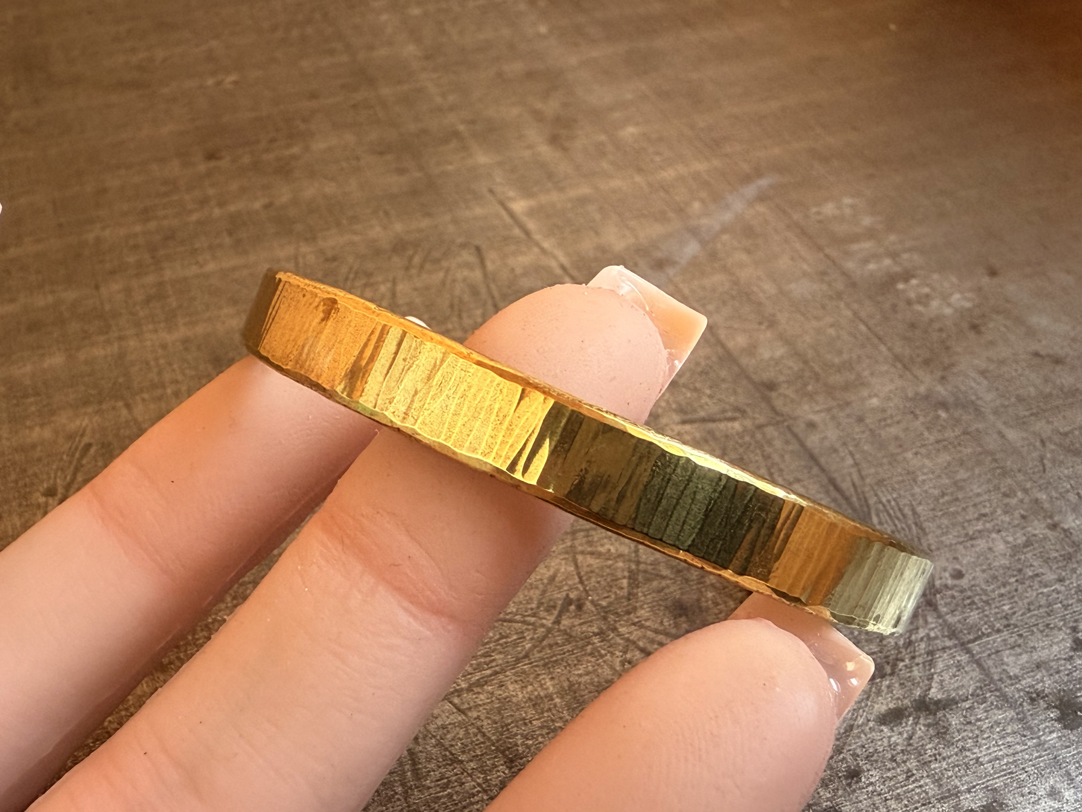 死ぬまで壊れない、一生物の真鍮バングル！【送料無料】