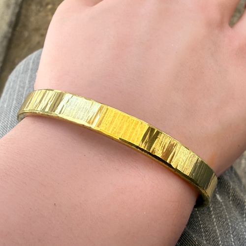 死ぬまで壊れない、一生物の真鍮バングル！【送料無料】 バングル