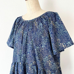 葉子短袖連衣裙 * 100% 棉 * 植物葉子圖案 * 植物 * 插肩袖 * 海軍藍 第6張的照片