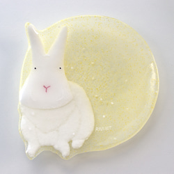 【ガラス】動物小皿 白ウサギ 黄色 1枚目の画像