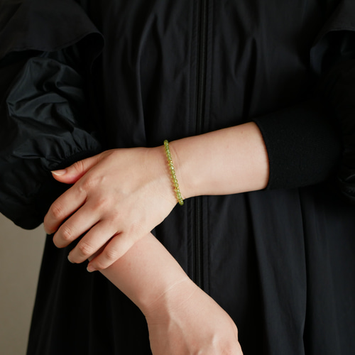 ★(dima おまとめ歓迎！)クリアペリドット 7.5ミリ珠 ブレスレット 再販多数】『真夏』のペリドットブレスレット ブレスレット cuku