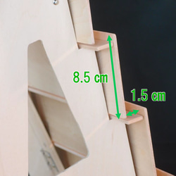 パタポンな木製什器　タテ長ほとんど垂直ナナメ棚ナチュラル 2枚目の画像