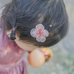 ヘアアクセサリー  刺繍フラワー　クリップピン　ベビークリップ　キヘアクリップ　 12枚目の画像