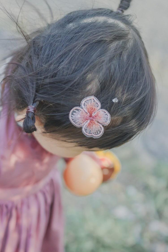 ヘアアクセサリー  刺繍フラワー　クリップピン　ベビークリップ　キヘアクリップ　 12枚目の画像