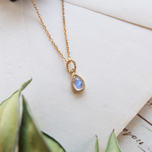 ロイヤルブルー ムーンストーン 一粒ネックレス k18 18k【角度で