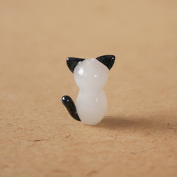 猫 とんぼ玉（ガラスビーズ）（白黒）【限定ビーズ】 2枚目の画像