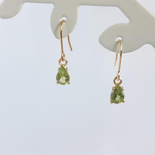 天然石 ペリドット の シンプルな 一粒 ピアス/イヤリング 黄緑
