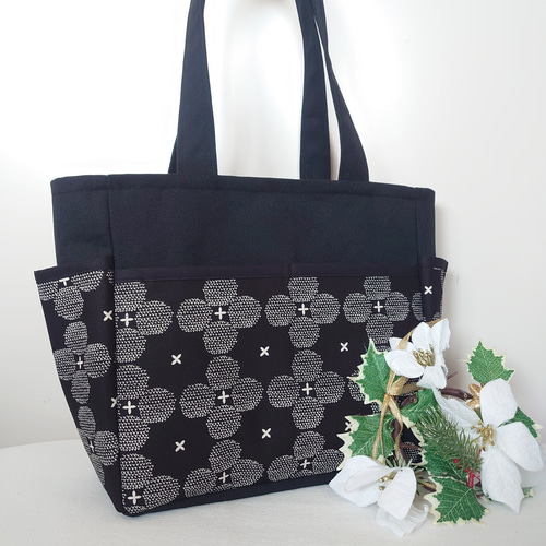 再入荷‼️ ꕤ受注製作ꕤ もこもこ花 サイドポケット 肩掛けトート