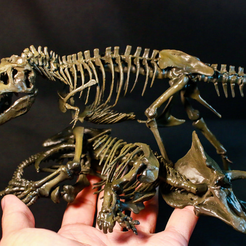 全国送料無料・イイ店 受注生産】【約33cm】 ティラノサウルス 縮小 トリケラトプス と その他