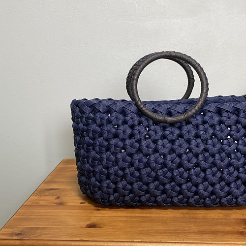 SALE ￥5,000 → ￥4,000 クラフトテープで作った 花結び編みの
