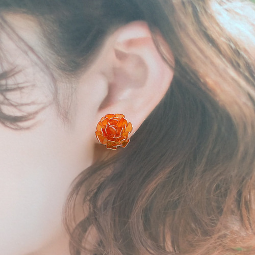 マリーゴールドの板バネクリップイヤリング 小さめサイズ イヤリング  