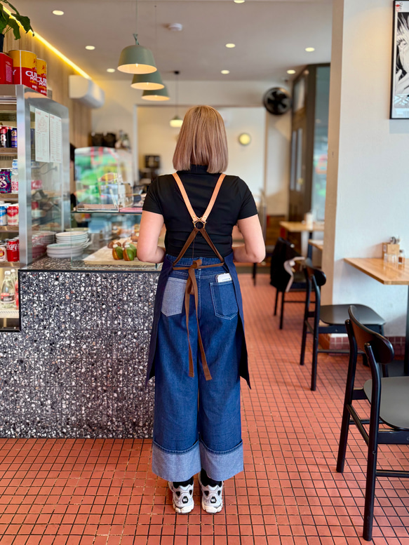 エプロン 本革ストラップ 背中クロス 男女兼用｜カフェ・美容師・バリスタに人気 3枚目の画像