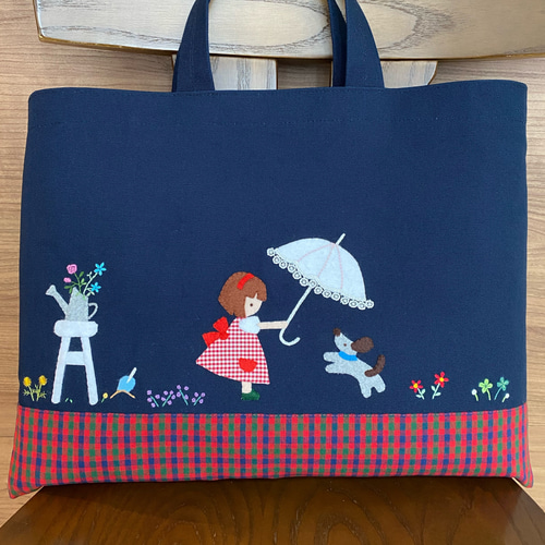ファミリア】レッスンバッグ 絵本袋 刺繍 チェック 自転車 犬 女の子