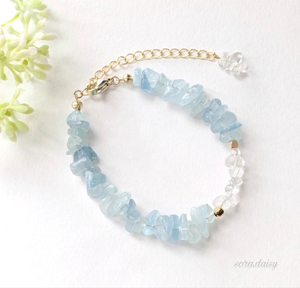 アクアマリン・水晶の華奢なさざれブレスレット *3月誕生石* 天然石