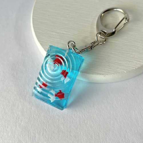 金魚の波紋キーホルダー☆再販8 / レジン / 和風 / 浴衣 その他