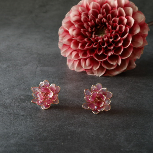 9月 誕生月花】ダリアのピアス／イヤリング 秋の花 ピアス