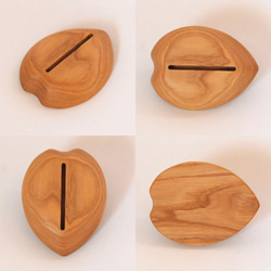 ３つ置けるハートのリングスタンド・長穴（クリ・オイル）名入れ・記念日刻印【ハレの日に木のぬくもりを】木製リングピロー 4枚目の画像