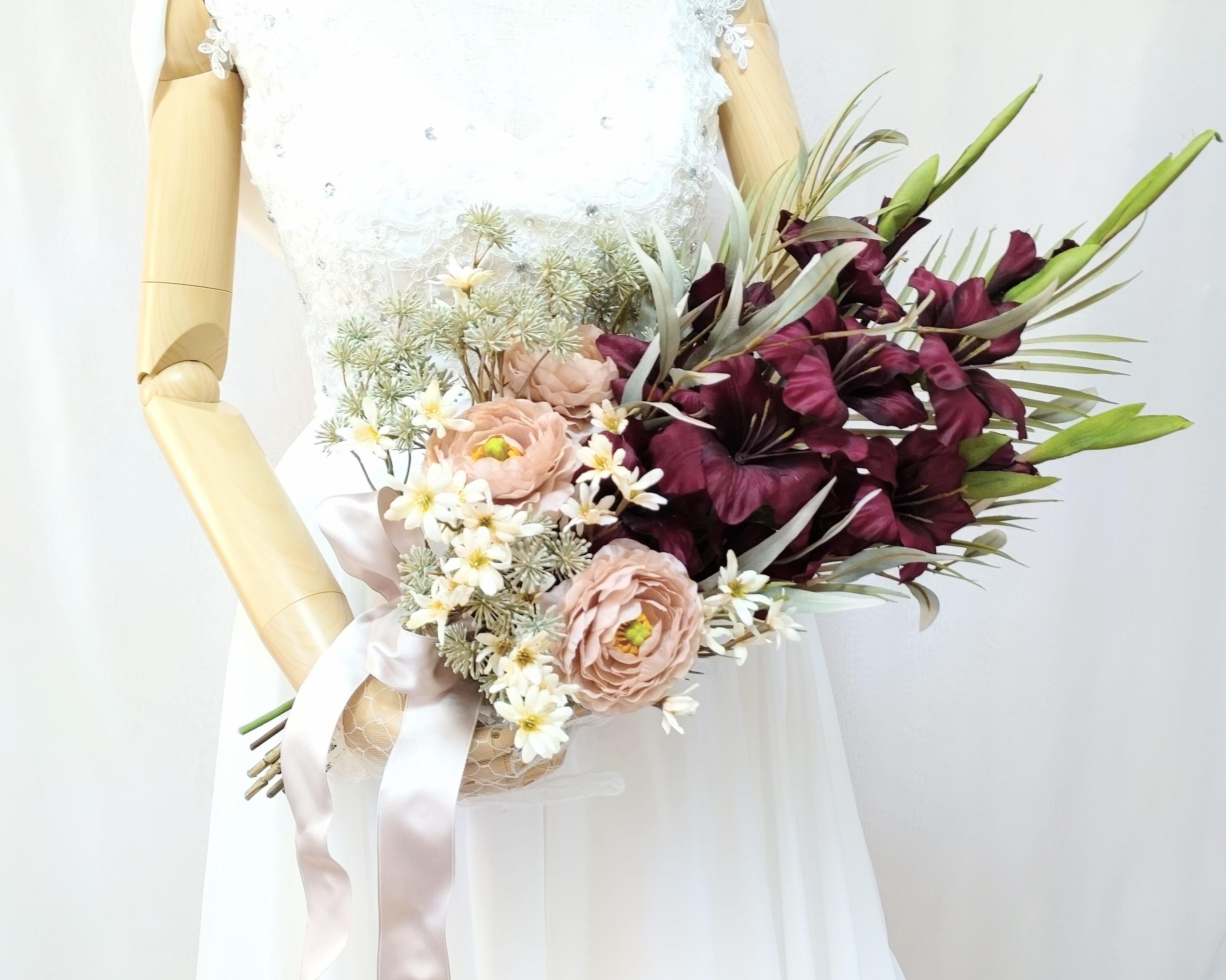 洋装、和装うウエディングクラッチブーケ(グラジオラス)ブートニア込み世界でひとつ貴女だけにお勧めします。