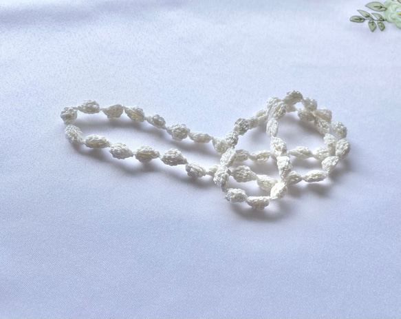 玉編みのネックレス　レース糸でかぎ針編み 2枚目の画像