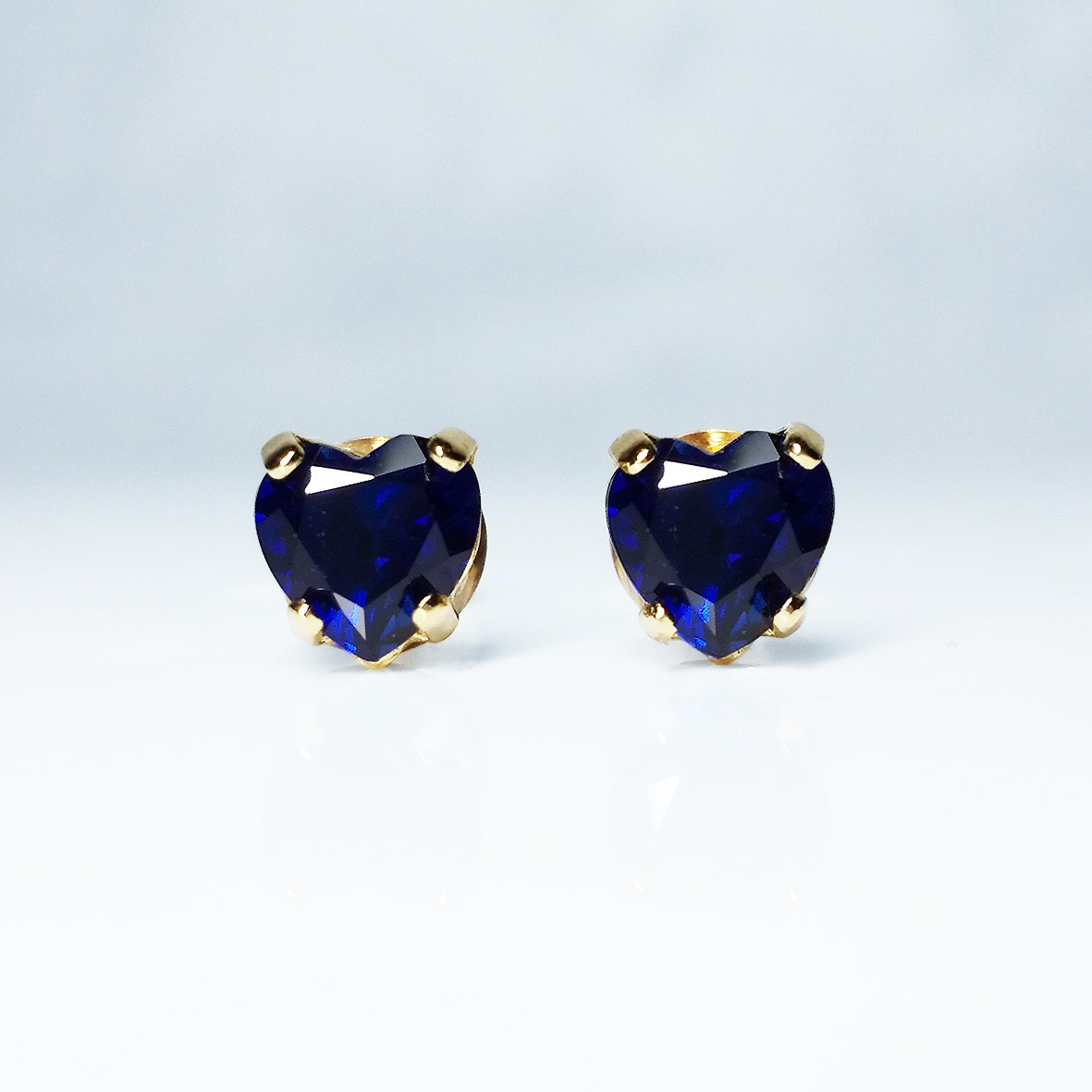 上品なハートカット。サファイアのピアス　[送料無料]