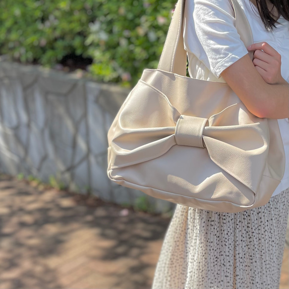 大人も似合うリボンディテール✴︎..:*☆ フェイクレザーリボンバッグ