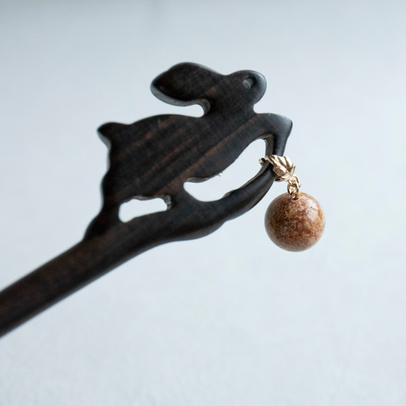 天然石の種類選べます うさぎと天然石の木製　ウサギ　兎　かんざし　黒檀木　簪　ヘアアクセサリー 6枚目の画像