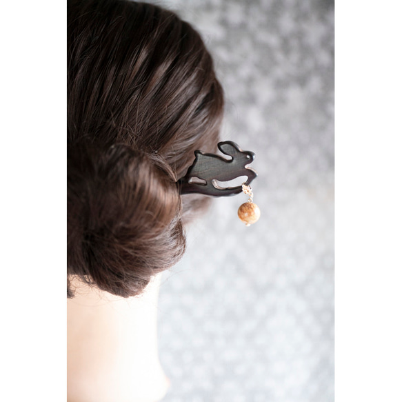 天然石の種類選べます うさぎと天然石の木製　ウサギ　兎　かんざし　黒檀木　簪　ヘアアクセサリー 5枚目の画像