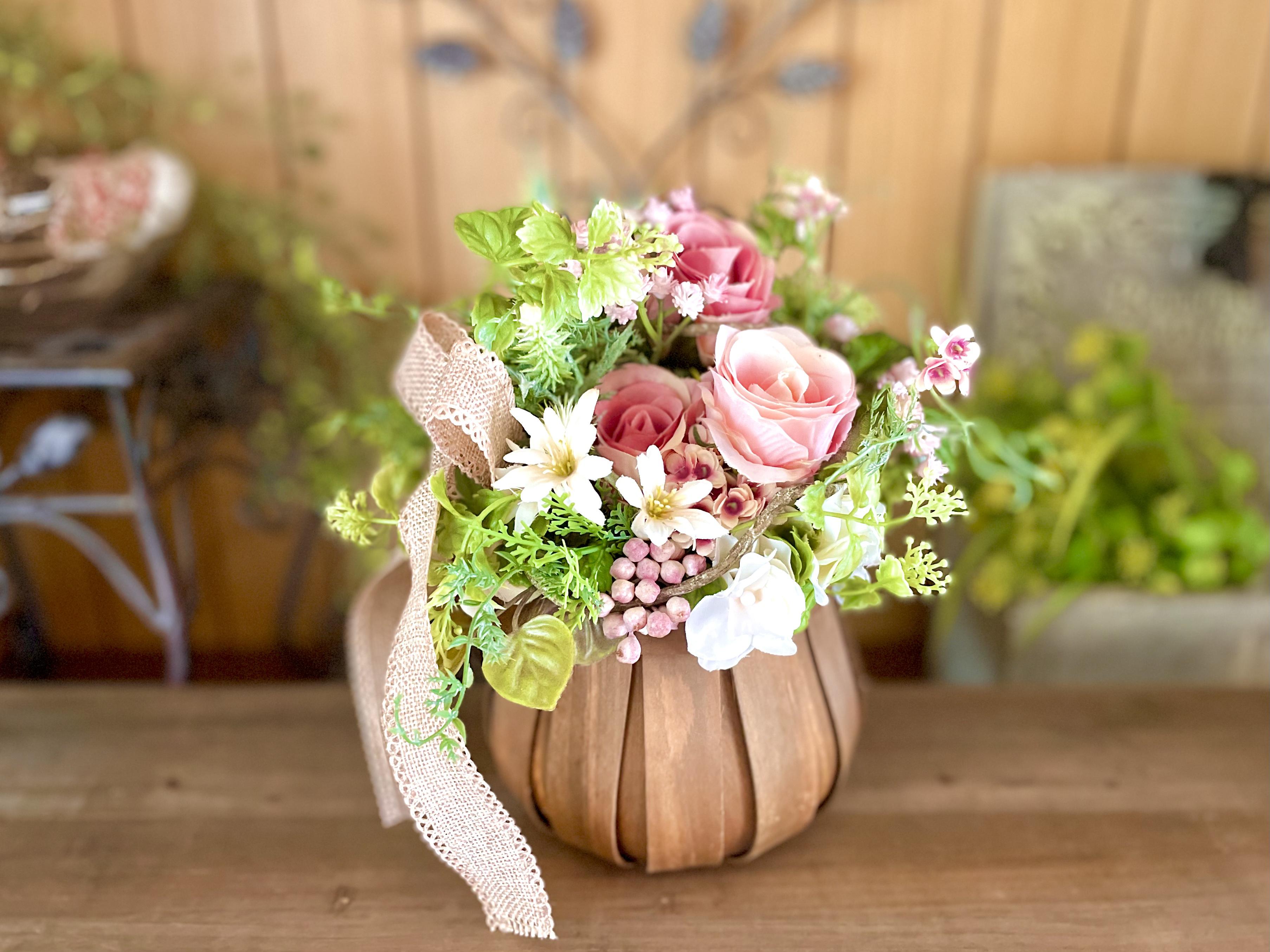 ピンクローズS おしゃれなナチュラルかごアレンジ アーティフィシャル  