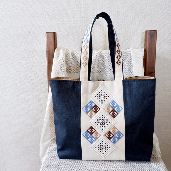 A4対応】和洋刺繍のトートバッグ（Lサイズ）＊肩掛けタイプ＊青デニム 