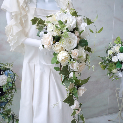◇ホワイトローズのキャスケードブーケ◇ナチュラル ウエディング