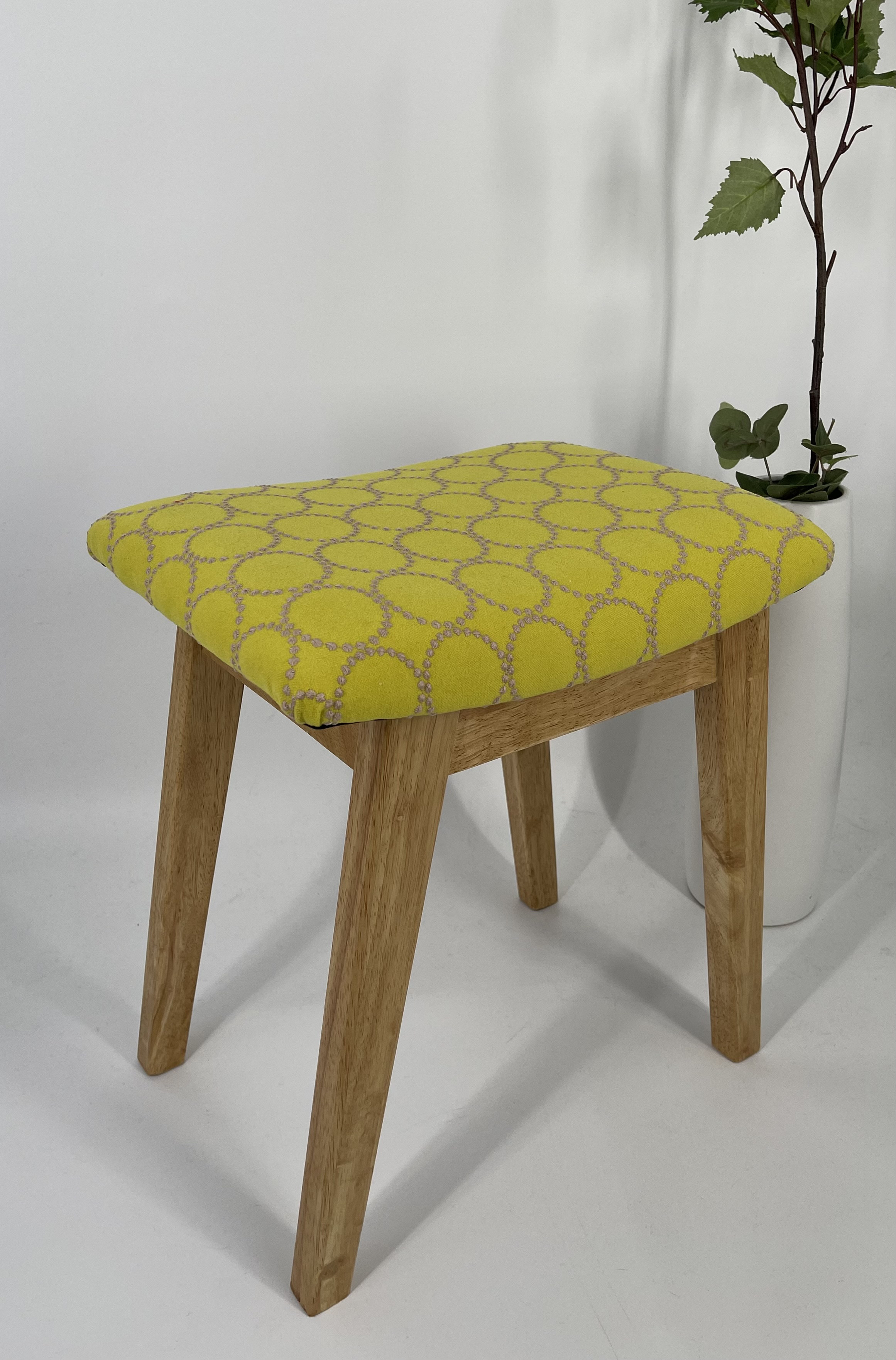 2024北欧 天然木材スツール(脚の色はナチュラル) dopイエローｘベージュタンバリン　ミナペルホネン