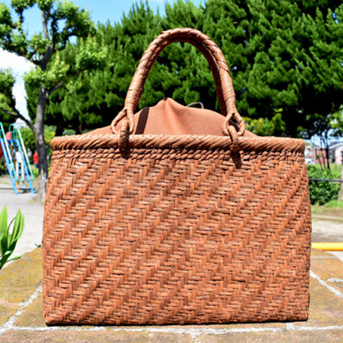 山葡萄籠バッグ ı 可動式持ち手 ı 巾着と中布付き ı (約)幅33cmx高さ