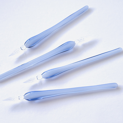 アイスブルーのガラスペン(細字) ペン・筆記用具 硝子工房きつねらんぷ