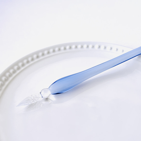 アイスブルーのガラスペン(細字) ペン・筆記用具 硝子工房きつねらんぷ