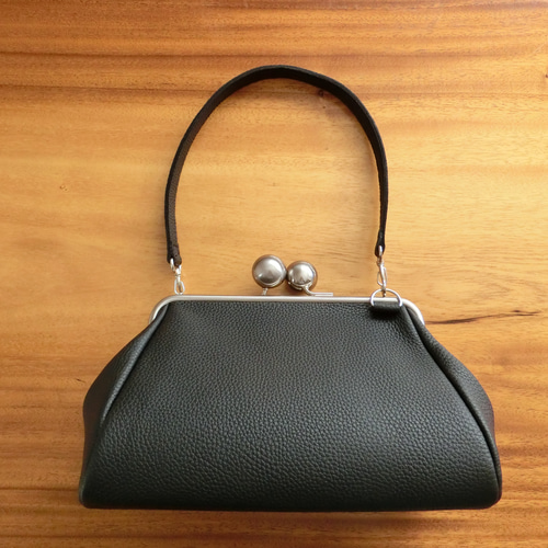 セレモニーにも使える大玉がま口の革バッグ （送料無料） ショルダー