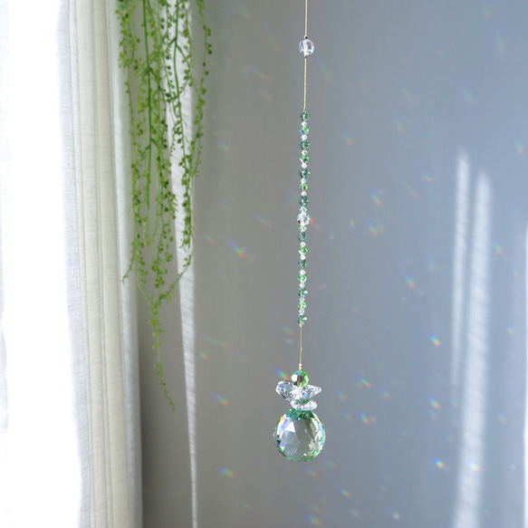 【リニューアル再販】癒やしのグリーン　クリスタルサンキャッチャー　天使のサンキャッチャー　30mｍ　ペリドット　 12枚目の画像