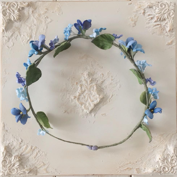 〈染め花〉ドール用すみれと勿忘草の花冠（L・ブルー） 3枚目の画像