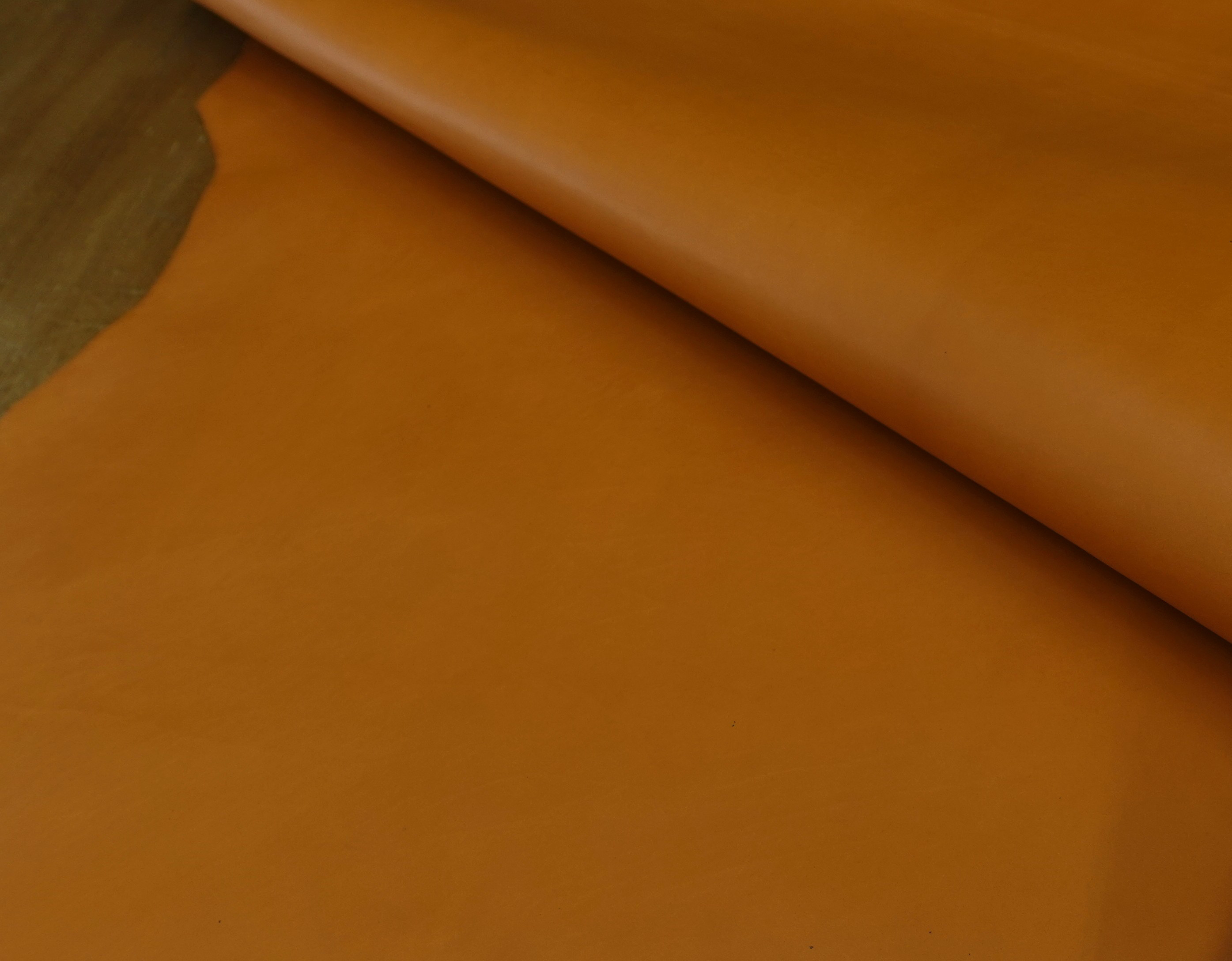 カーフ(仔牛革) フルタンニンピット鞣し #ライトブラウン