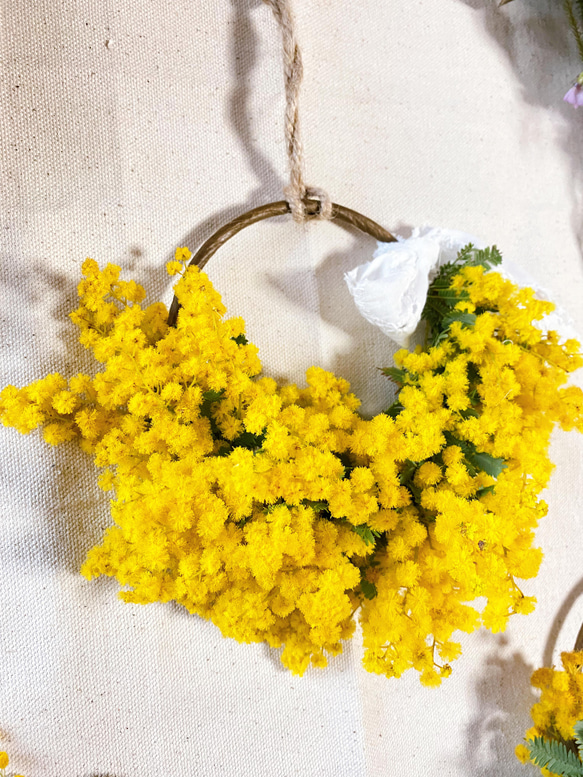 《送料無料》黄色が幸せ呼ぶ　ミモザのハーフリース　母の日プレゼント　　ドライフラワーリース　ドアリース　 8枚目の画像