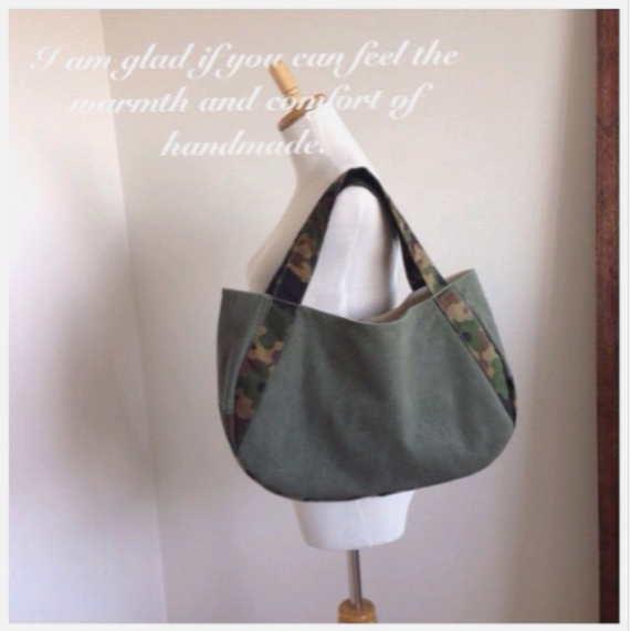 ヴィンテージ加工の帆布xカモフラの肩掛け三日月トートバッグ