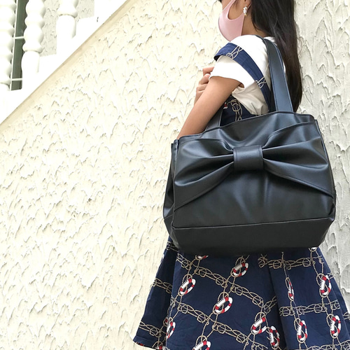 大人も似合うリボンディテール✴︎..:*☆ フェイクレザーリボンバッグ