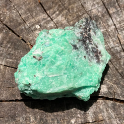 雲南エメラルド 文山祖母緑　グリーンベリル　原石 6枚目の画像