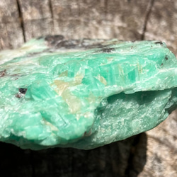雲南エメラルド 文山祖母緑　グリーンベリル　原石 11枚目の画像