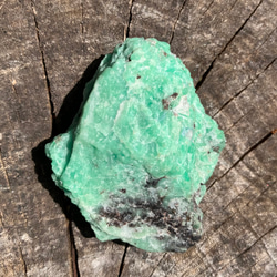 雲南エメラルド 文山祖母緑　グリーンベリル　原石 8枚目の画像