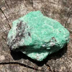 雲南エメラルド 文山祖母緑　グリーンベリル　原石 4枚目の画像
