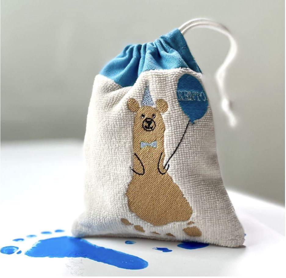 母の日の贈り物❤︎【オーダーメイド】足形アートくまちゃんの刺繍ポーチ 4,930円